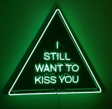 Kiss Neon Kiss Neon